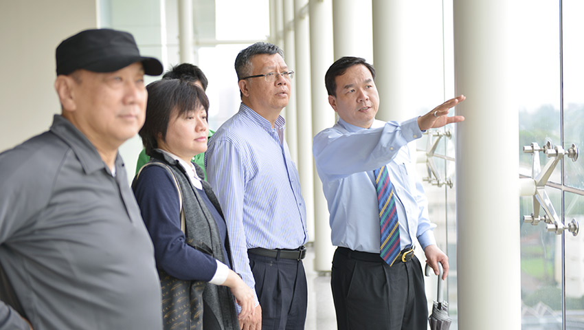 邱執行長炳坤代表中心，說明國訓中心的近況