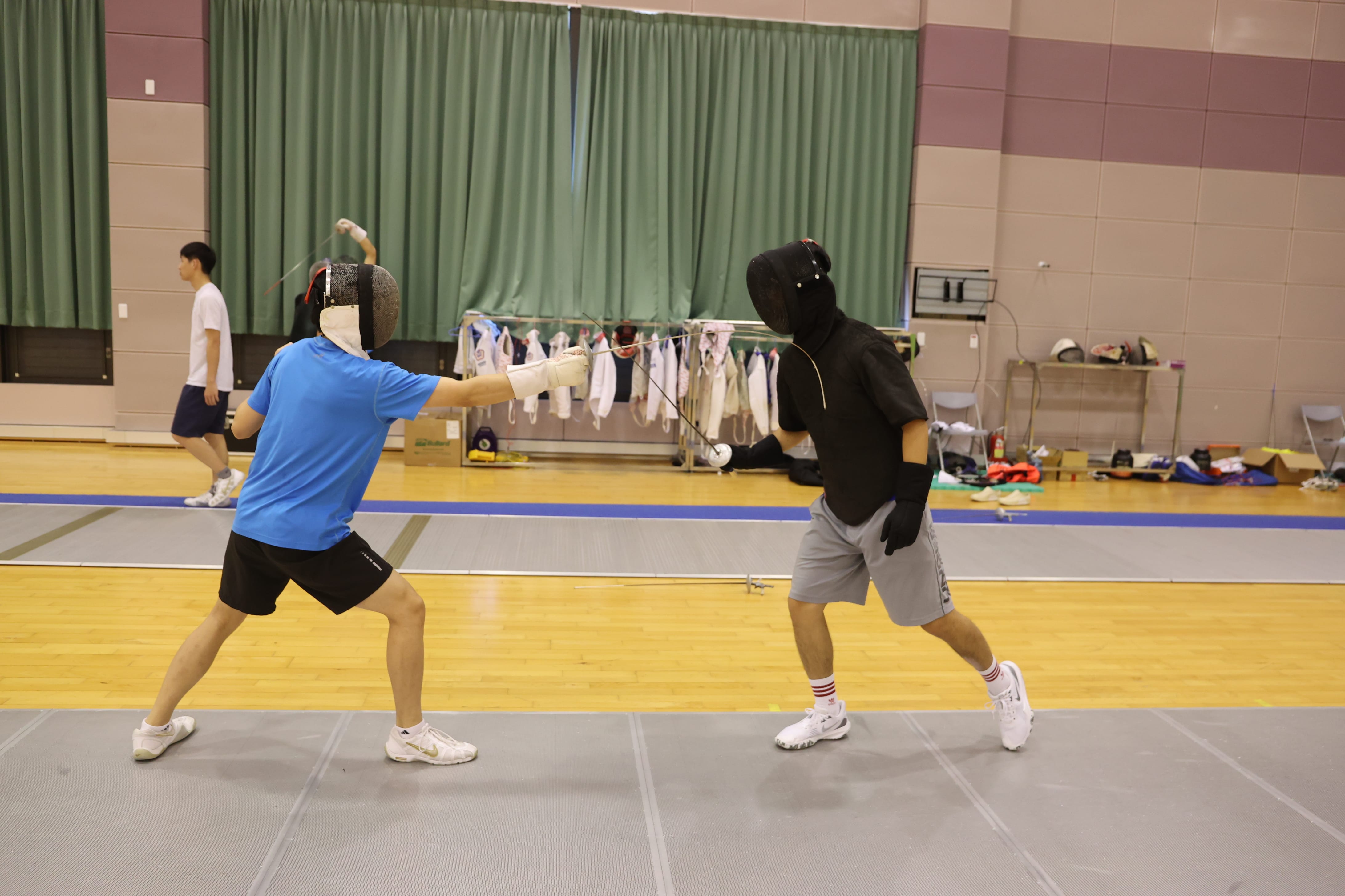 選手進行雙人對抗賽，以提升訓練成效。