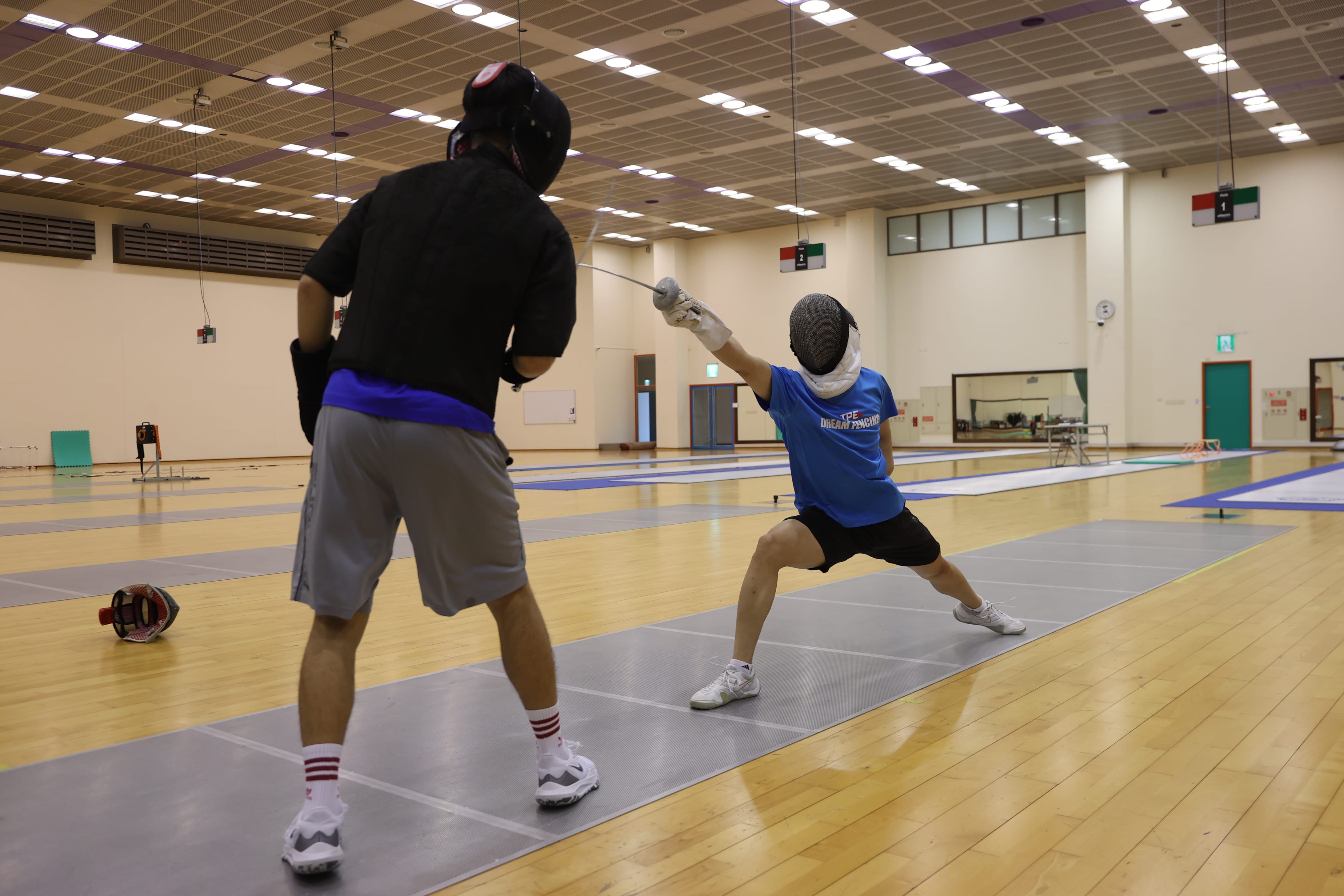 選手進行雙人對抗賽，以提升訓練成效。