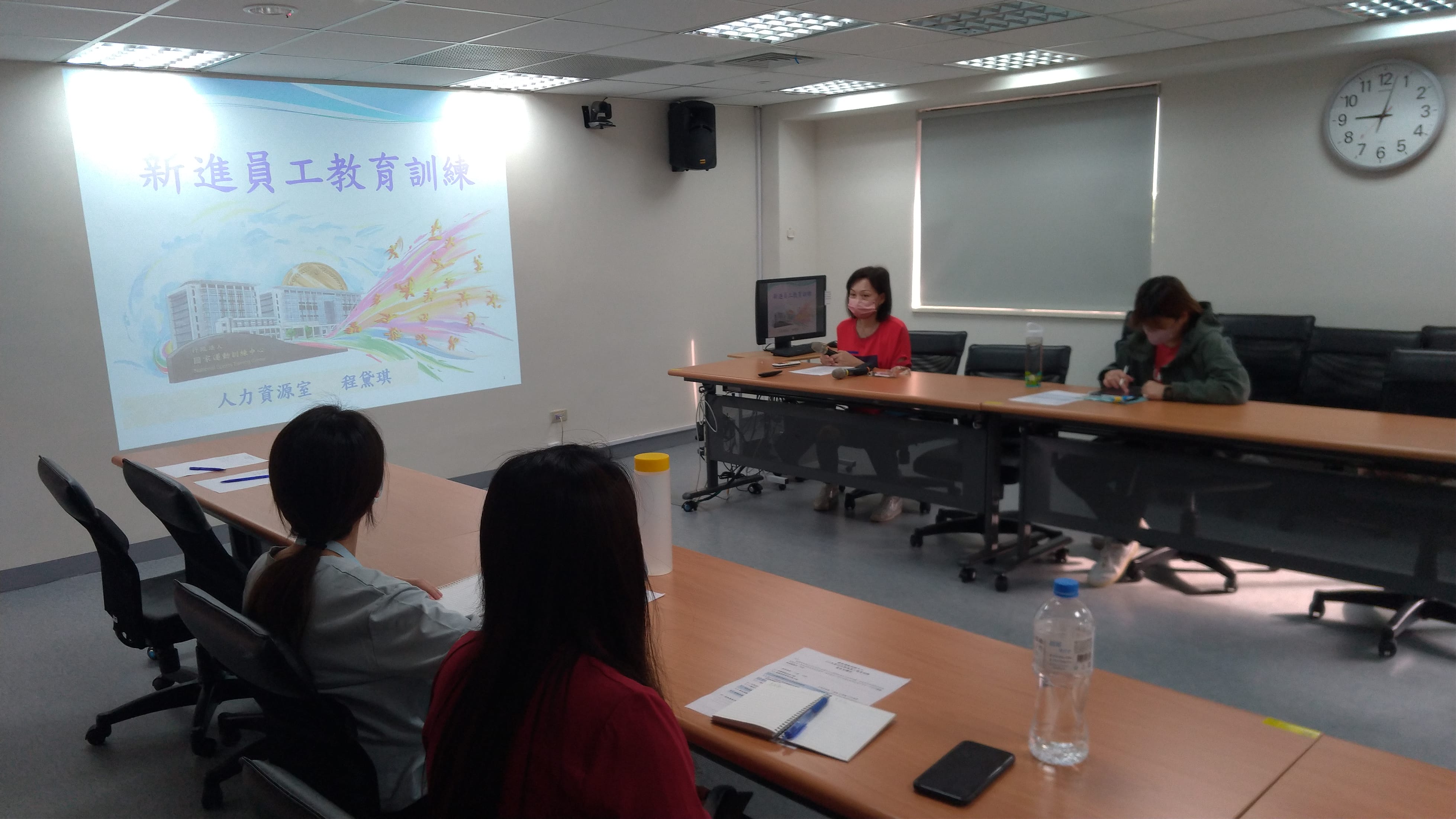 111年度第9次新進員工教育訓練上課照片