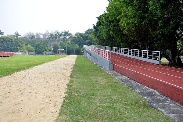 沙灘跑道側面